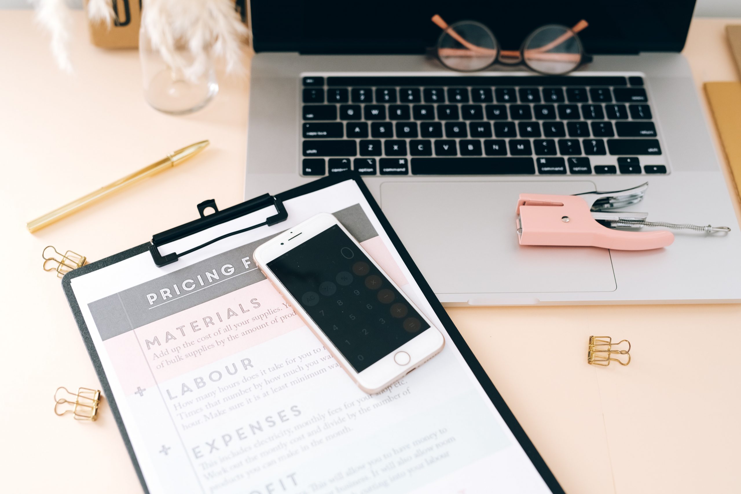 Pricing Strategies for Salon Suites: How to Price Your Services? 