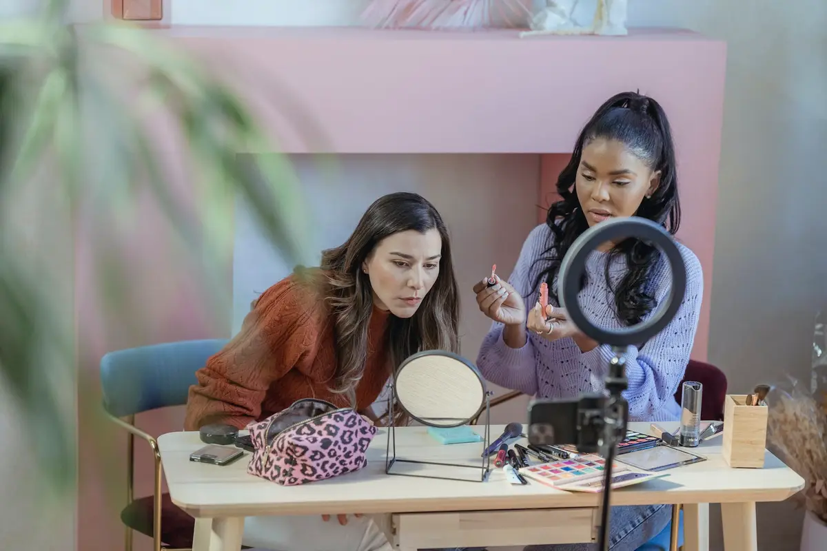 How Salon Suite Professionals Can Achieve the Perfect Balance between Creativity and Business?