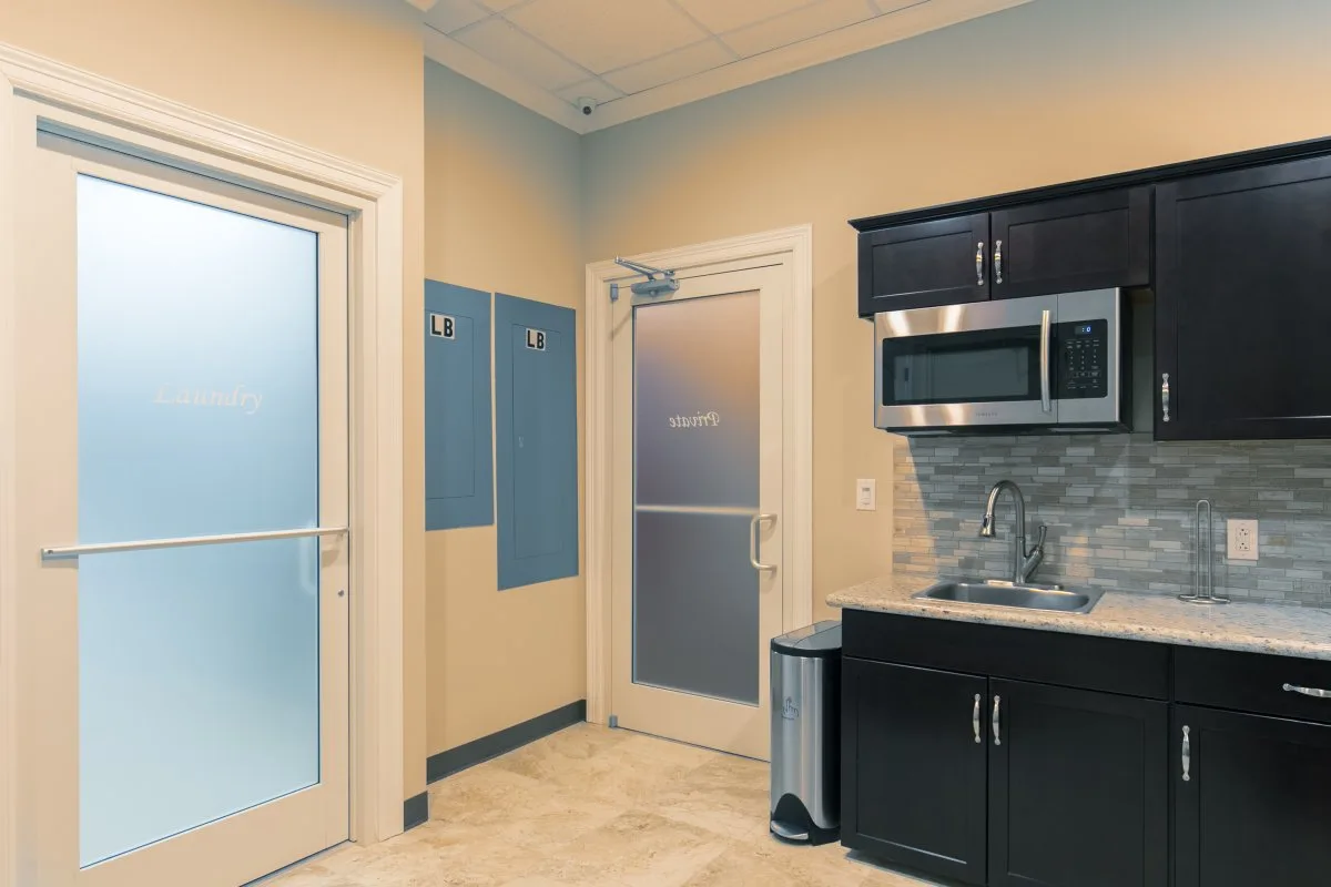 Salon corridor Sugar Land