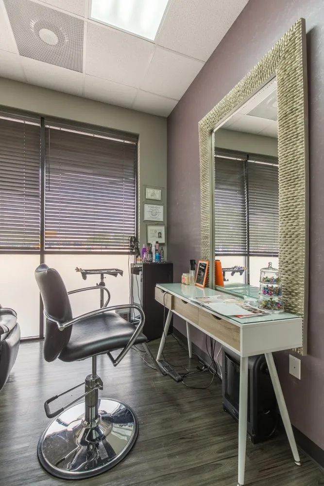 Salon hallway